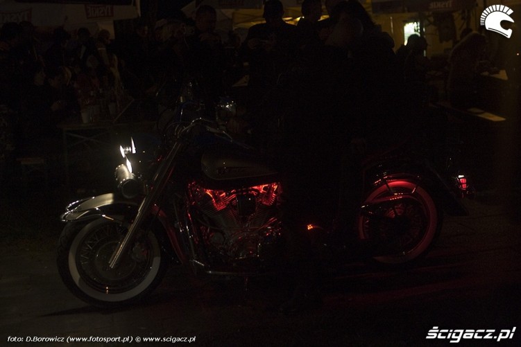 podswietlony motocykl mlodzi mlodym czestochowa 2009 zlot a mg 0452