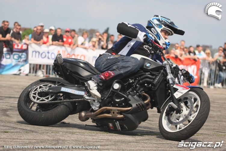 Stunt show Extreme Moto 2010 Bemowo Sobota drift