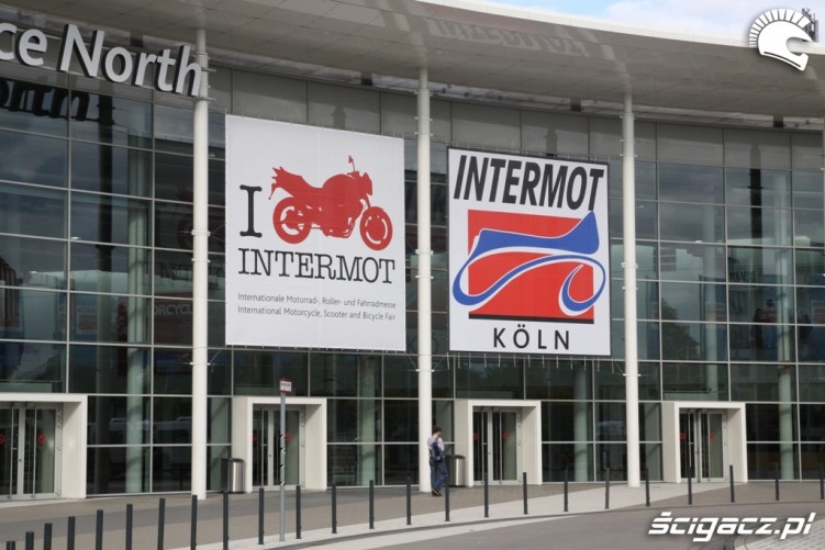 Intermot Kolonia 2011 wejscie targow