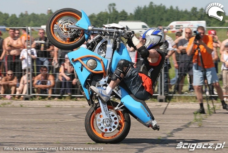 maximoto wheelie