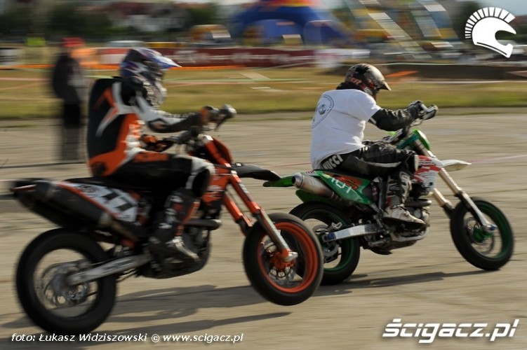 Lotnisko Bemowo Extreme moto 2009 wyscig supermoto