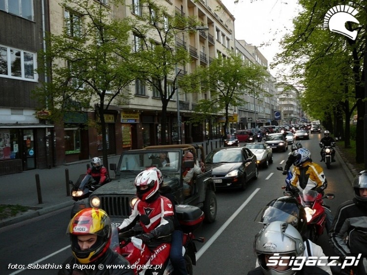 parada patryk w srodku