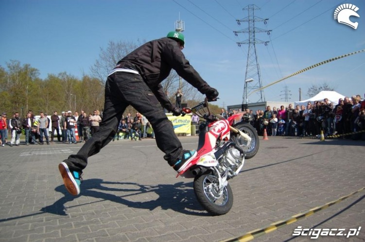 stunt mini bike motocyklowa niedziela na BP w Poznaniu 2010