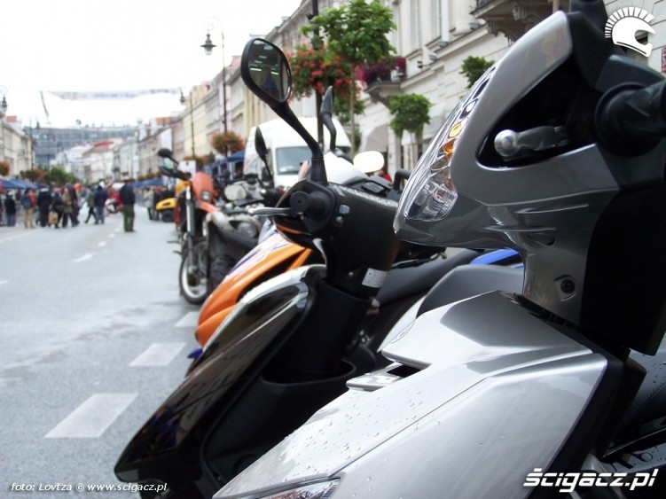skutery z bliska