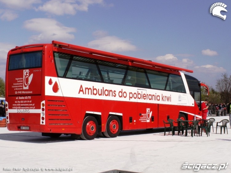 czerwony autobus Otwarcie sezonu motocyklowego Bemowo 2010