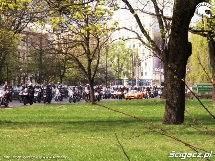 samochod w paradzie Otwarcie sezonu motocyklowego Bemowo 2010