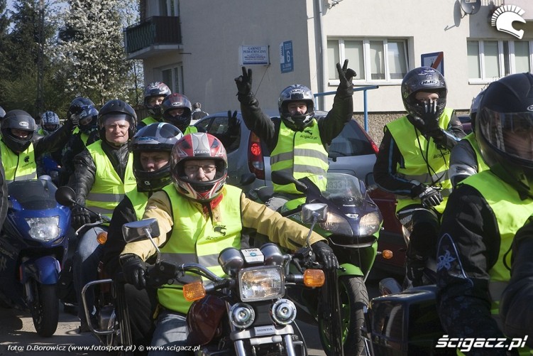 motocyklisci w kamizelkach motocyklowa msza swieta zlot gwiazdzisty jasna gora 2009 b mg 0012