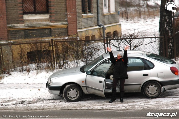 kierowca szaleje na poboczu motomikolaje w gdyni spocie i gdansku 2010