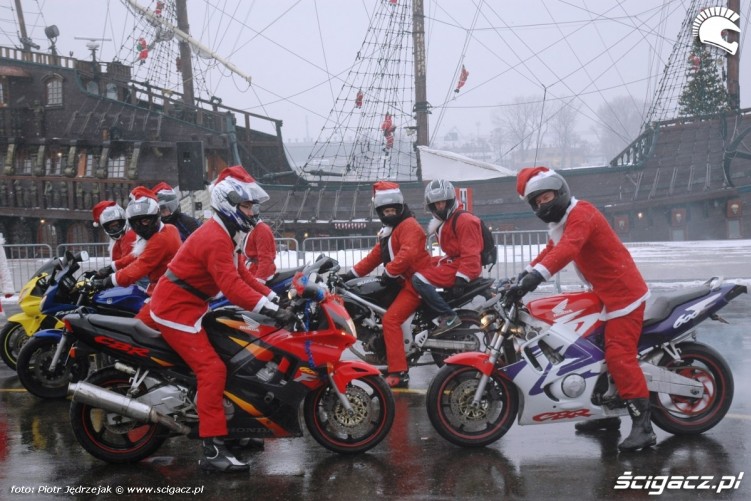zimowy burnout nad morzem parada motocyklistow - mikojakow trojmiasto 2010