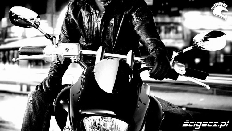 Suzuki Intruder przod