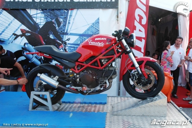 Ducati WDW 2010 wheelie mashine