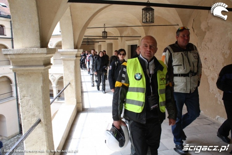 zwiedzanie zamku w Pieskowej Skale