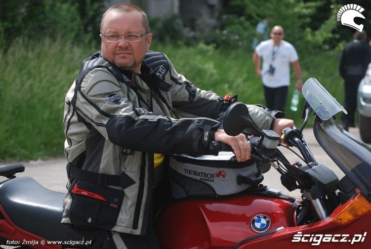 Motocyklista BMW postoj