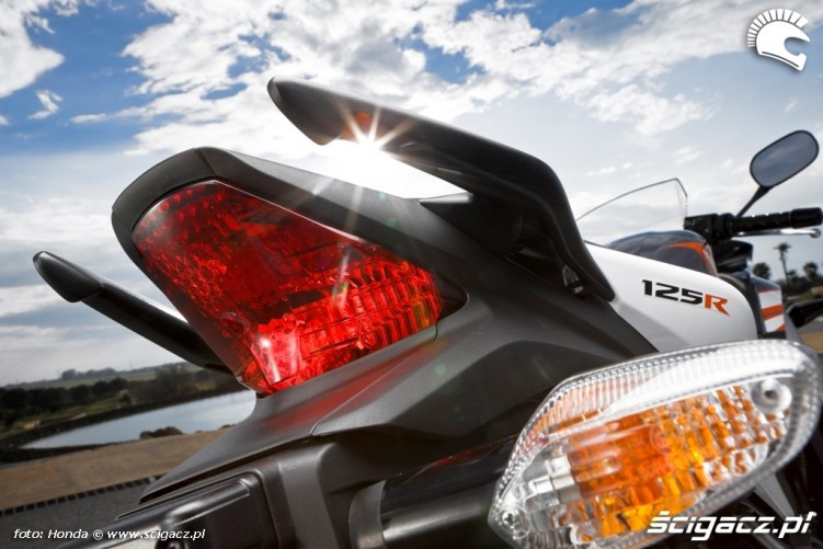 Tylna lampa Honda CBR125 2011
