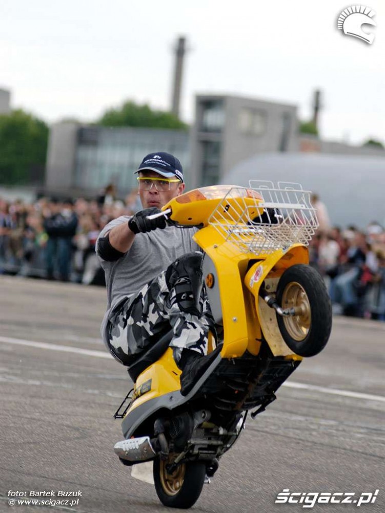 streetfighters ru scooter wheelie