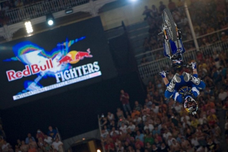 Backflip heelclicker Red Bull X-Fighters fot Lukas Nazdraczew Red Bull Photofiles