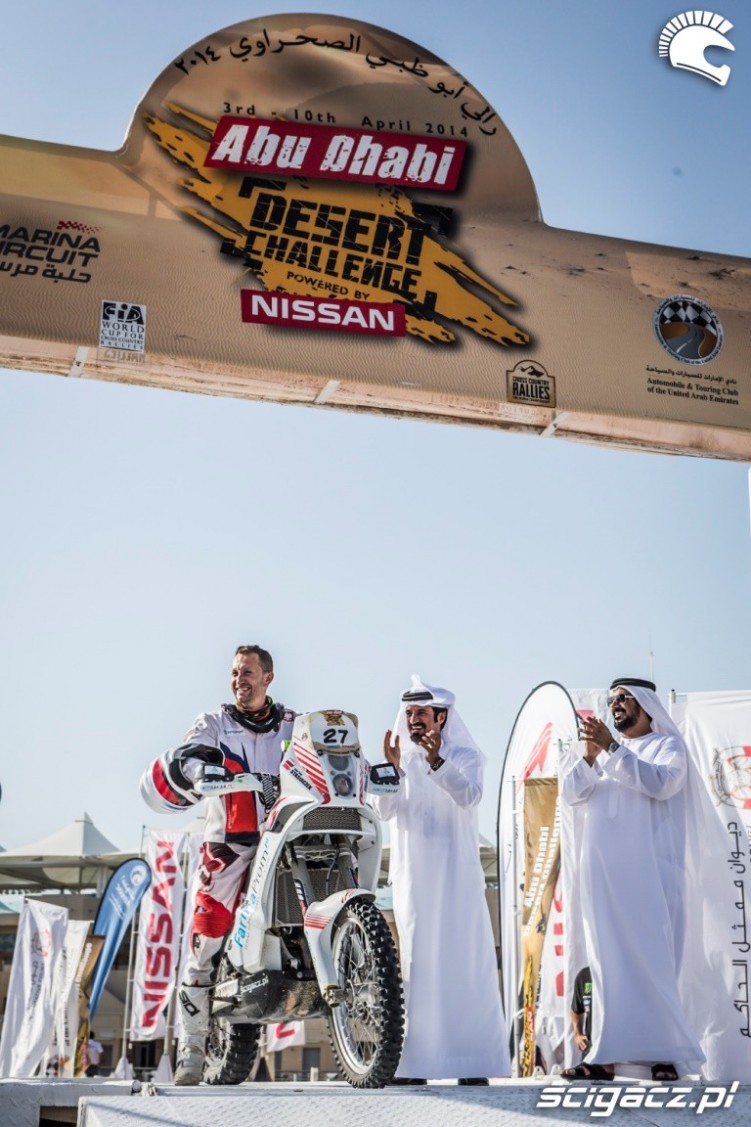 Pawel Stasiaczek na mecie Abu Dhabi Desert Challenge 2014