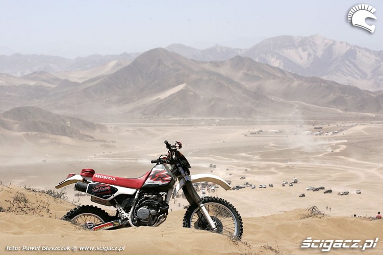Motocykl widza Rajd Dakar 2010 opuszcza pustynie