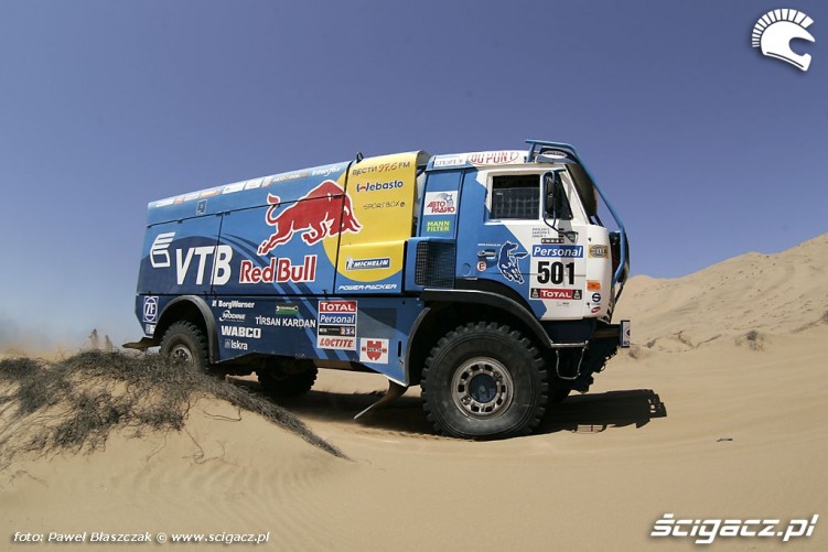 Rajd Dakar 2010 opuszcza pustynie ciezarowka Kamaz
