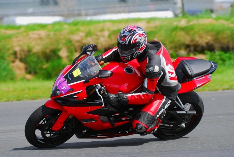 Suzuki GSX R1000 red