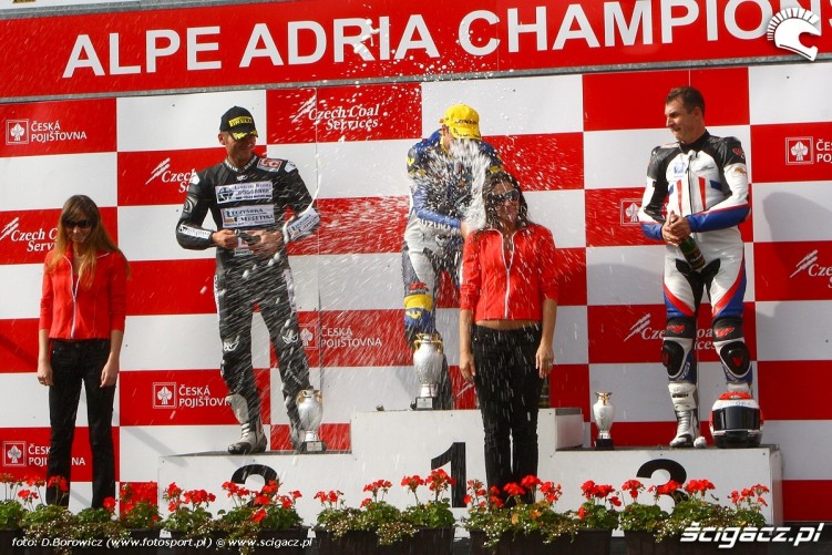 podium superbike wyscigi iii runda wmmp most 2009 q mg 0122