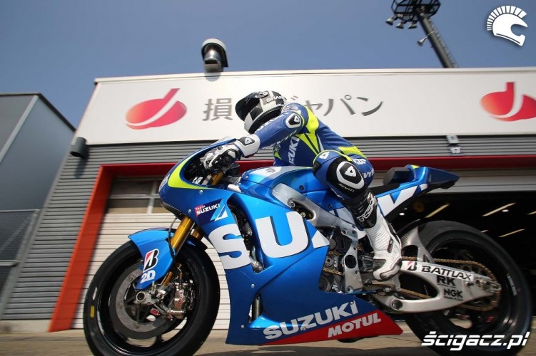 Przed boksem Testy Suzuki MotoGP