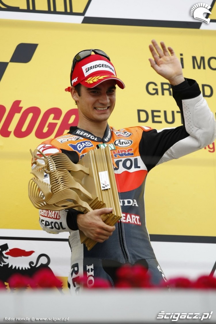 Dani Pedrosa na podium