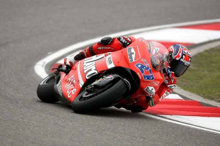 Trzecie zwyciestwo Stonera foto Ducati