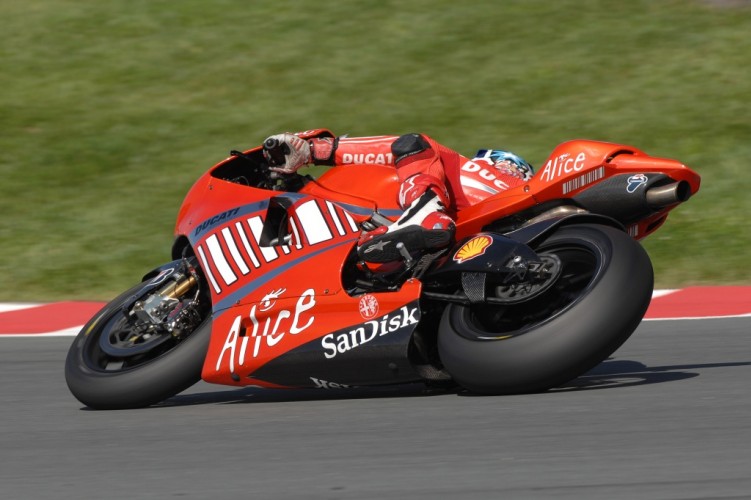 Ostatecznie zuzyta tylna opona znacznie spowolnila lidera klasyfikacji generalnej klasy MotoGP Foto Ducati 9 3
