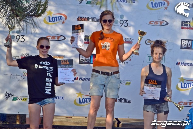 podium kobiet OML Ostrowiec Swietokrzyski 2014