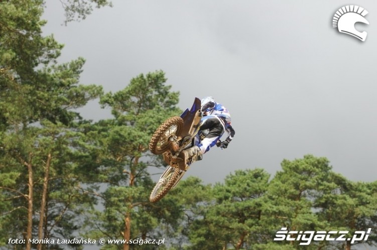 Lukasz Kurowski skok na motocyklu