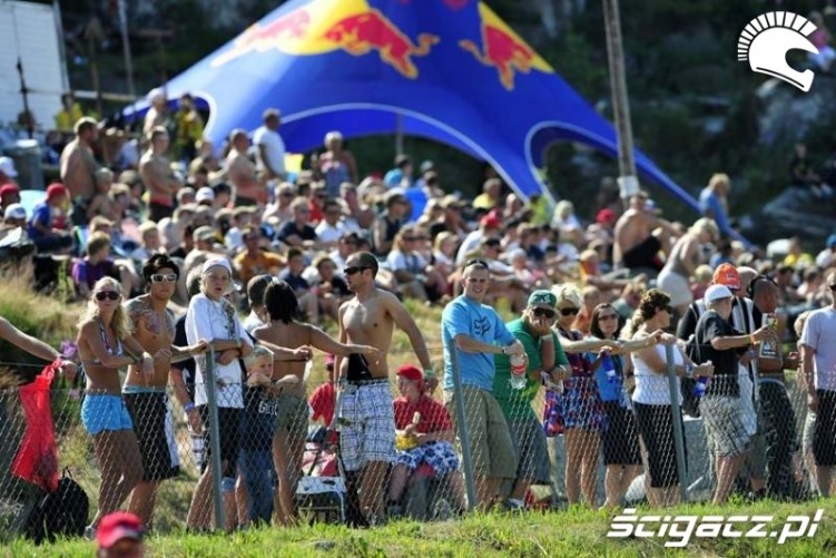 Spectators1 MxGp11S