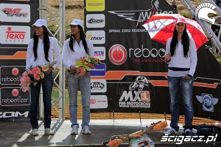 dziewczyny na podium motocross
