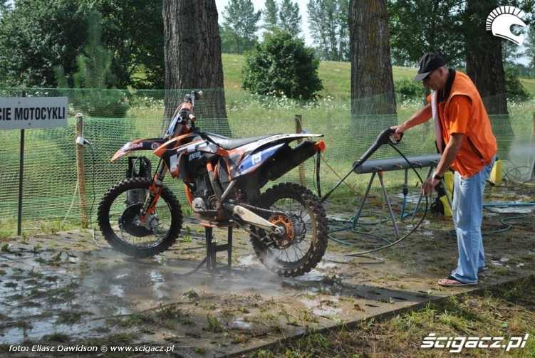 mycie motocykla KTM