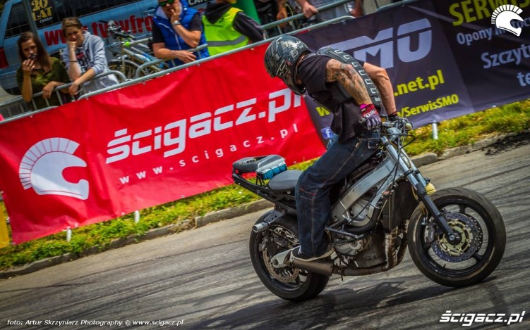 palenie gumy tylem Moto Show Bielawa Polish Stunt Cup 2015