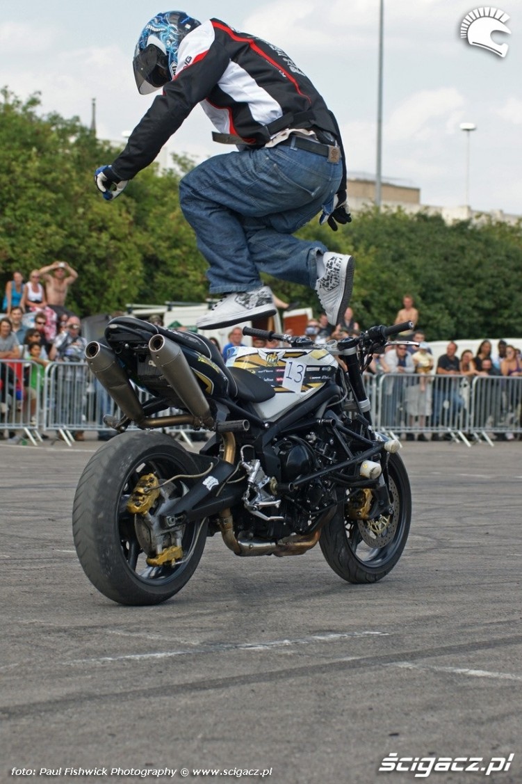 comos motocykl stunt