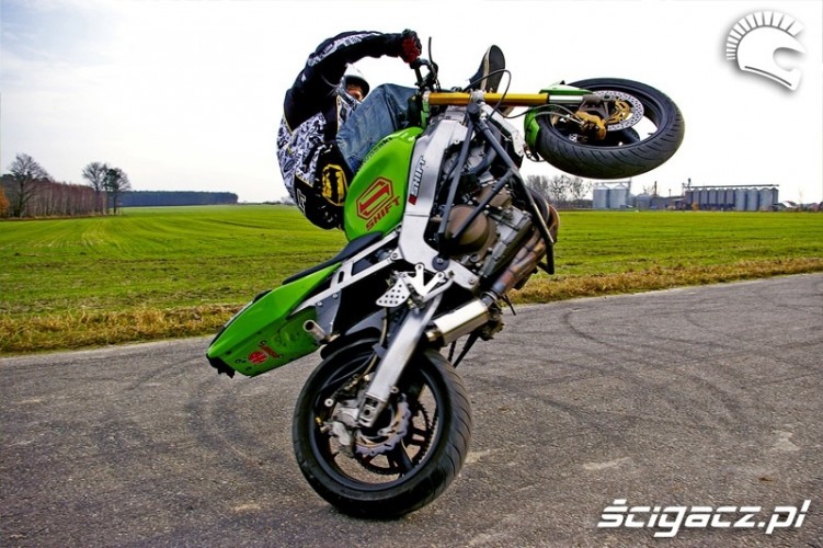 Kombo cyrkle na Kawasaki 636