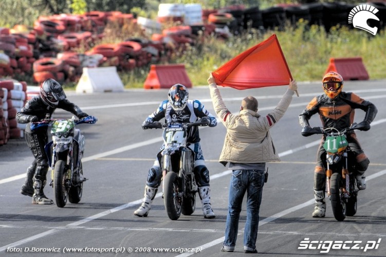 startuja supermoto motocykle wrzesien radom 2008 c mg 0013