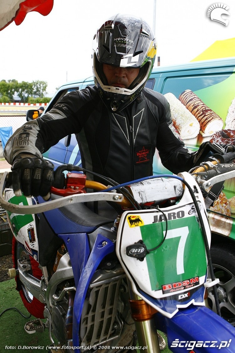 jaro przed wyscigiem radom supermoto motocykle lipiec 2008 c mg 0336
