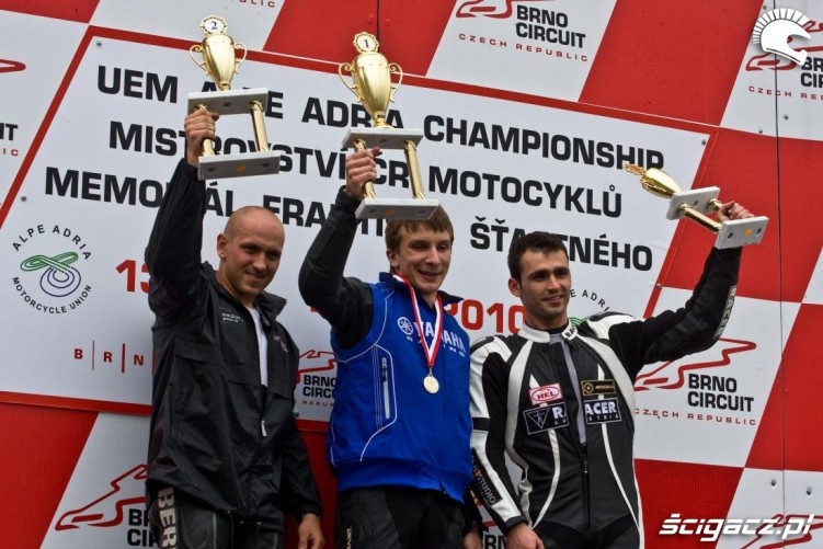 Chrobot na podium Mediator Motoswidnica Racing Team