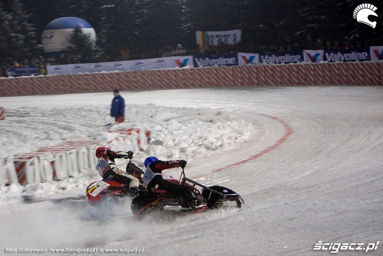 zlozenie dwoch zawodnikow sanok ice racing 2010 b mg 0063