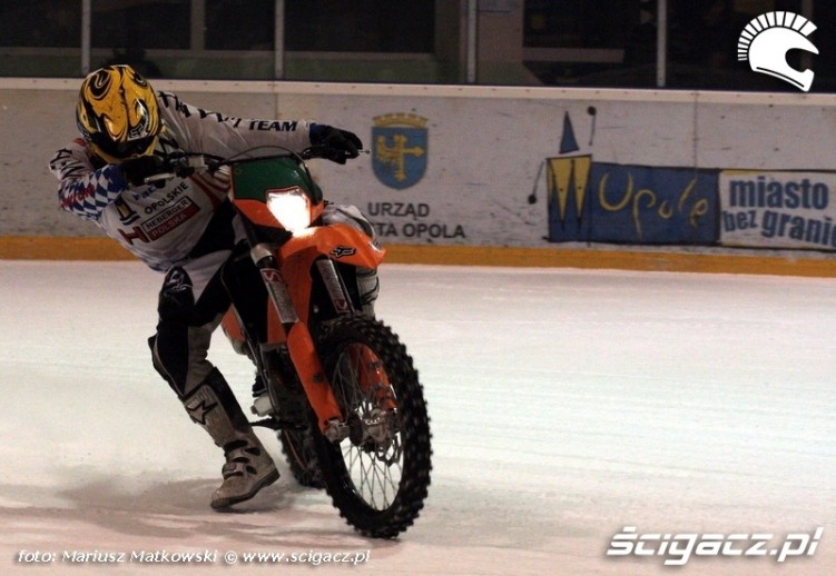 motocykl na lodzie