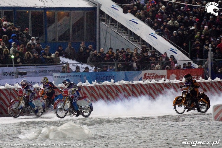 startujace motocykle na lodzie sanok ice racing 2010 a mg 0177