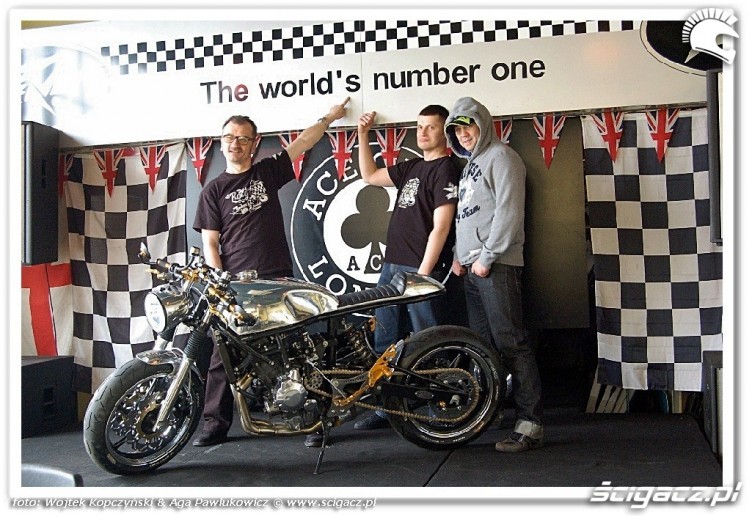 Na scenie Ace Cafe London