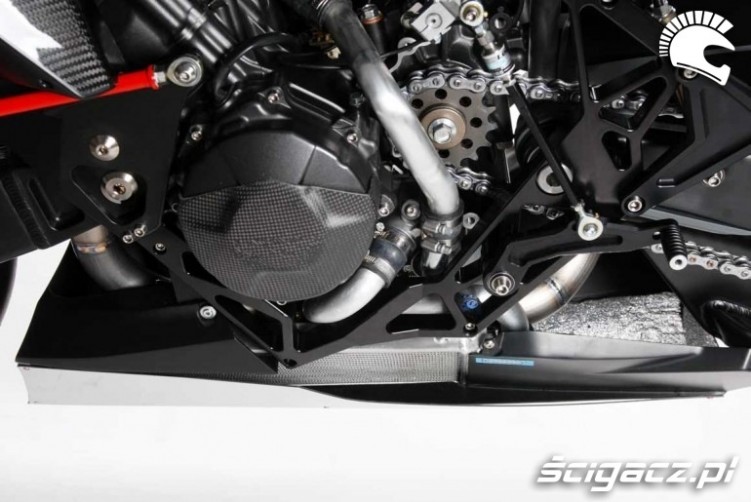 vyrus 986 Moto2 mocowanie silnika