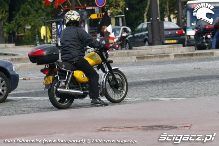 Paryskie motocykle 151