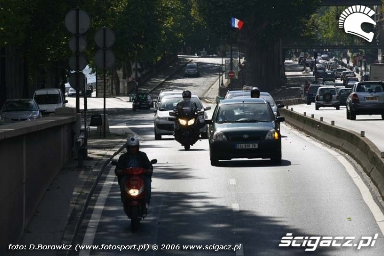Paryskie motocykle 154