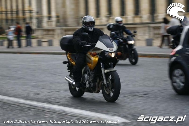 Paryskie motocykle 171