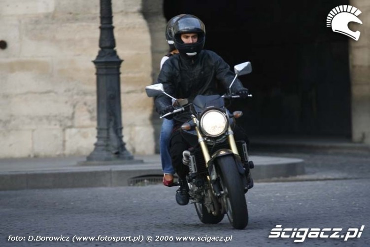 Paryskie motocykle 177