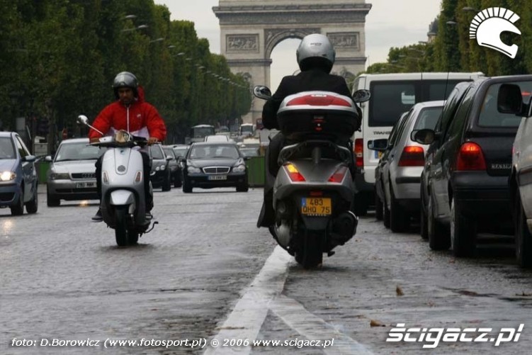 Paryskie motocykle triumfalny luk 124